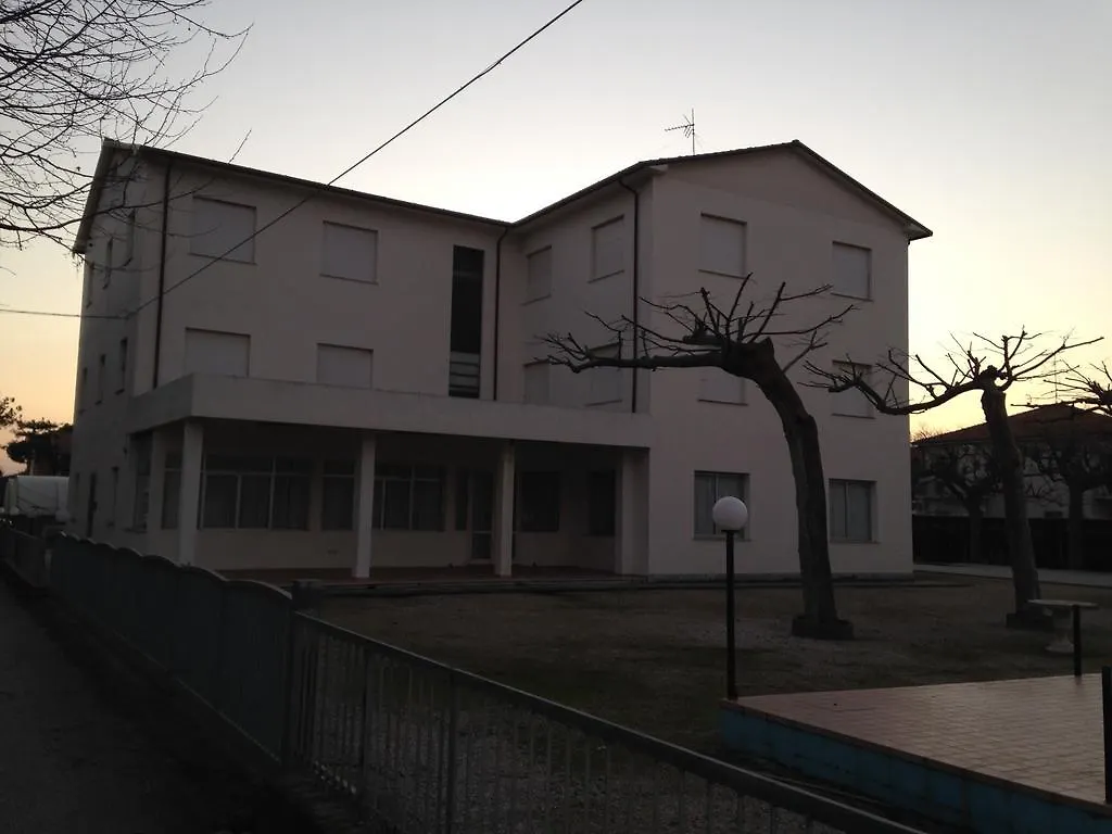 Centro Vacanze La Perla Affittacamere Bellaria-Igea Marina 0*,  Italia